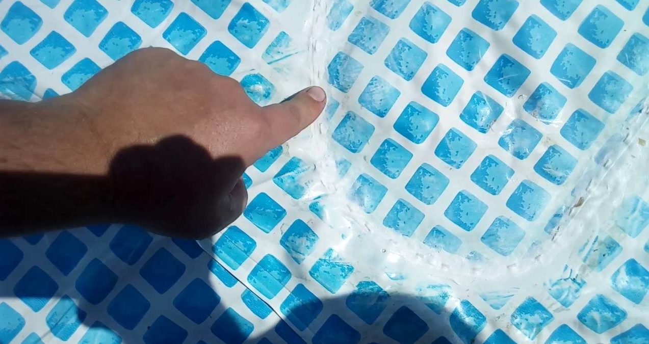 remont-lodok-basseynov-matrasov-e1575051200113.jpg Объемная дыра на поверхности надувного бассейна