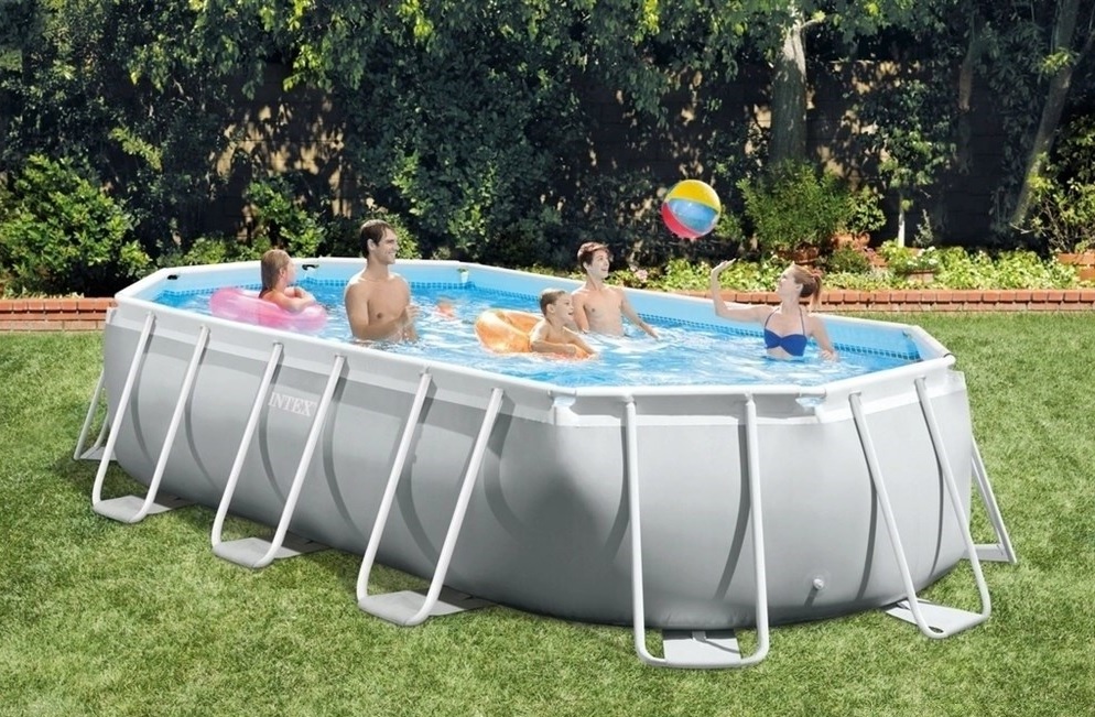 ovalniy-bassein-intex.jpg Установка бассейна на участке.